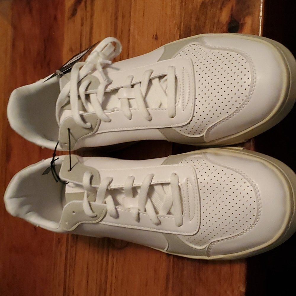 Mens tenis shoes